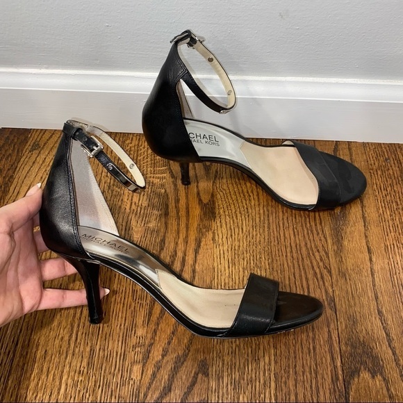 MICHAEL Michael Kors Shoes - Size 8 MICHAEL Michael Kors Black Leather Sandals